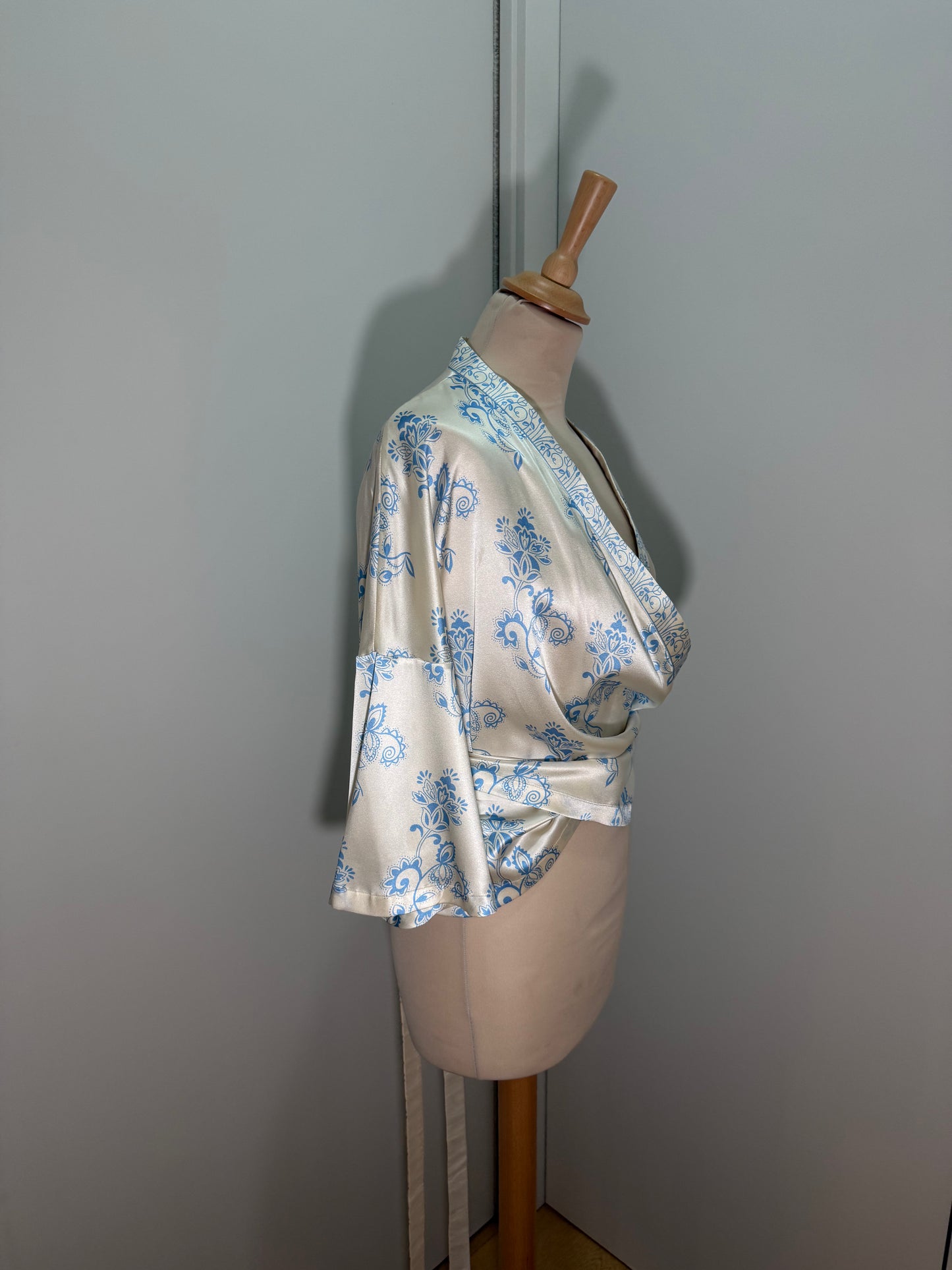 Silk Wrap Blouse Ivory Blue Floral FOBERINI (Pre-Owned)