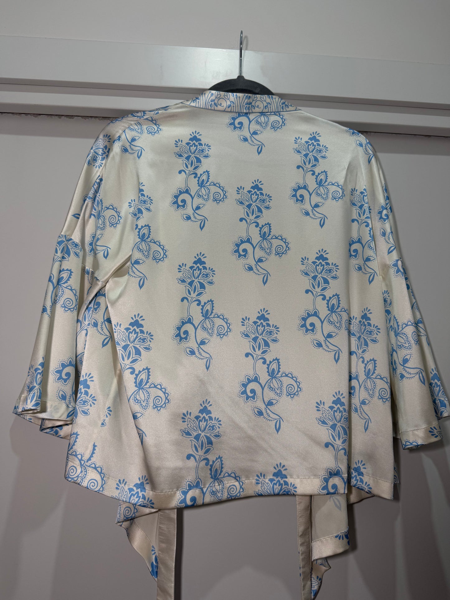 Silk Wrap Blouse Ivory Blue Floral FOBERINI (Pre-Owned)