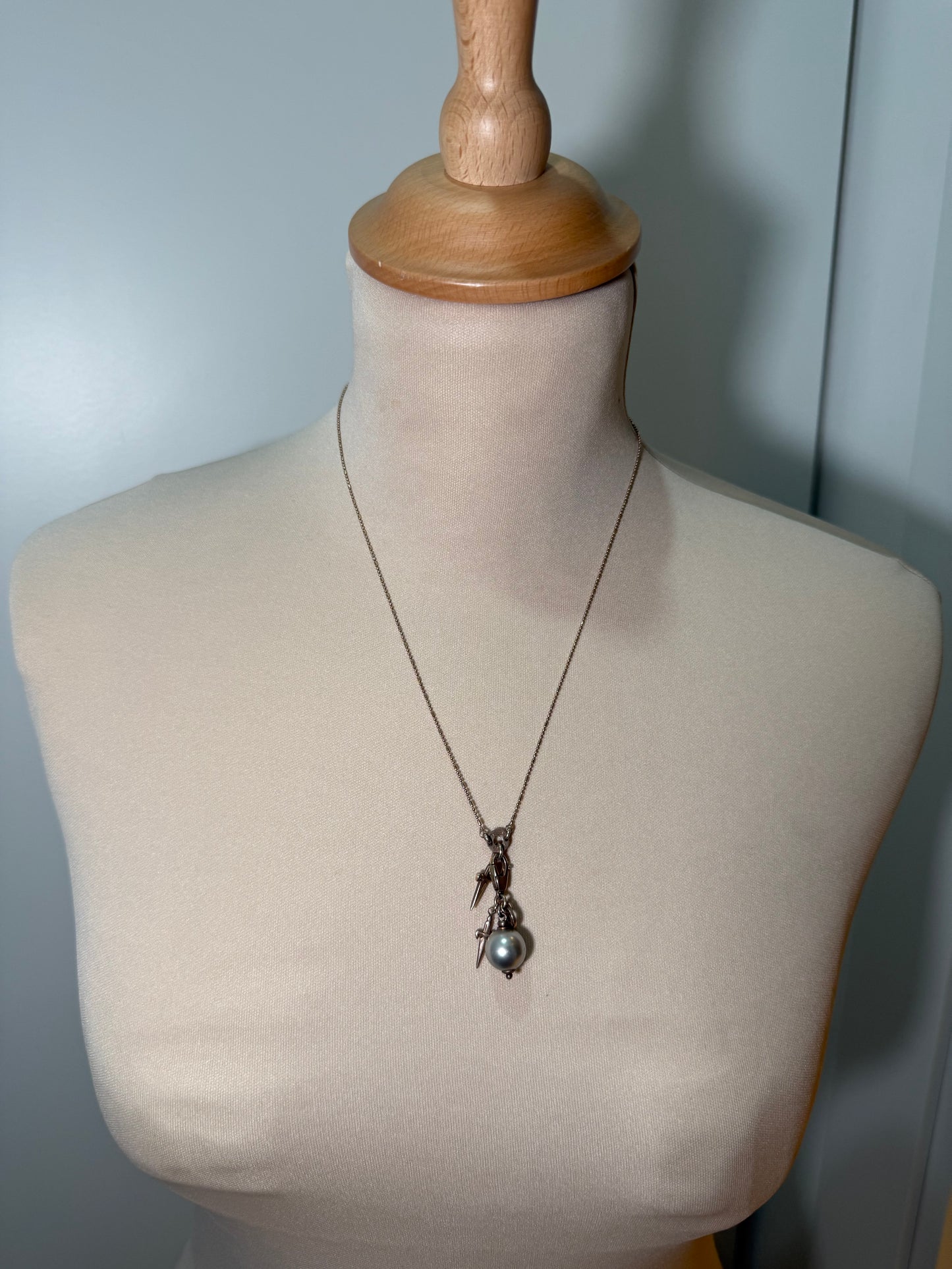 Silver Tone Pearl Charm Necklace CESARE PACIOTTI (Pre-Owned)