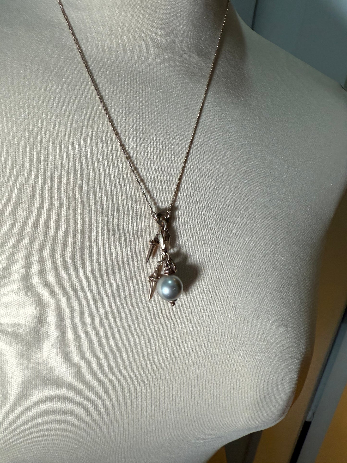 Silver Tone Pearl Charm Necklace CESARE PACIOTTI (Pre-Owned)