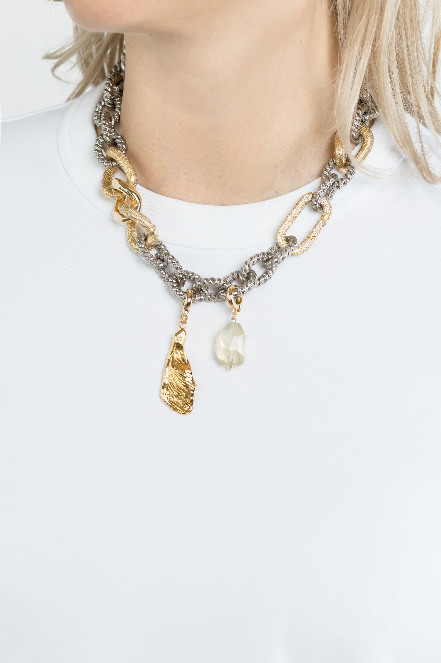 SAMANTHA GOLD necklace with quartz and pendantSAMOKISH