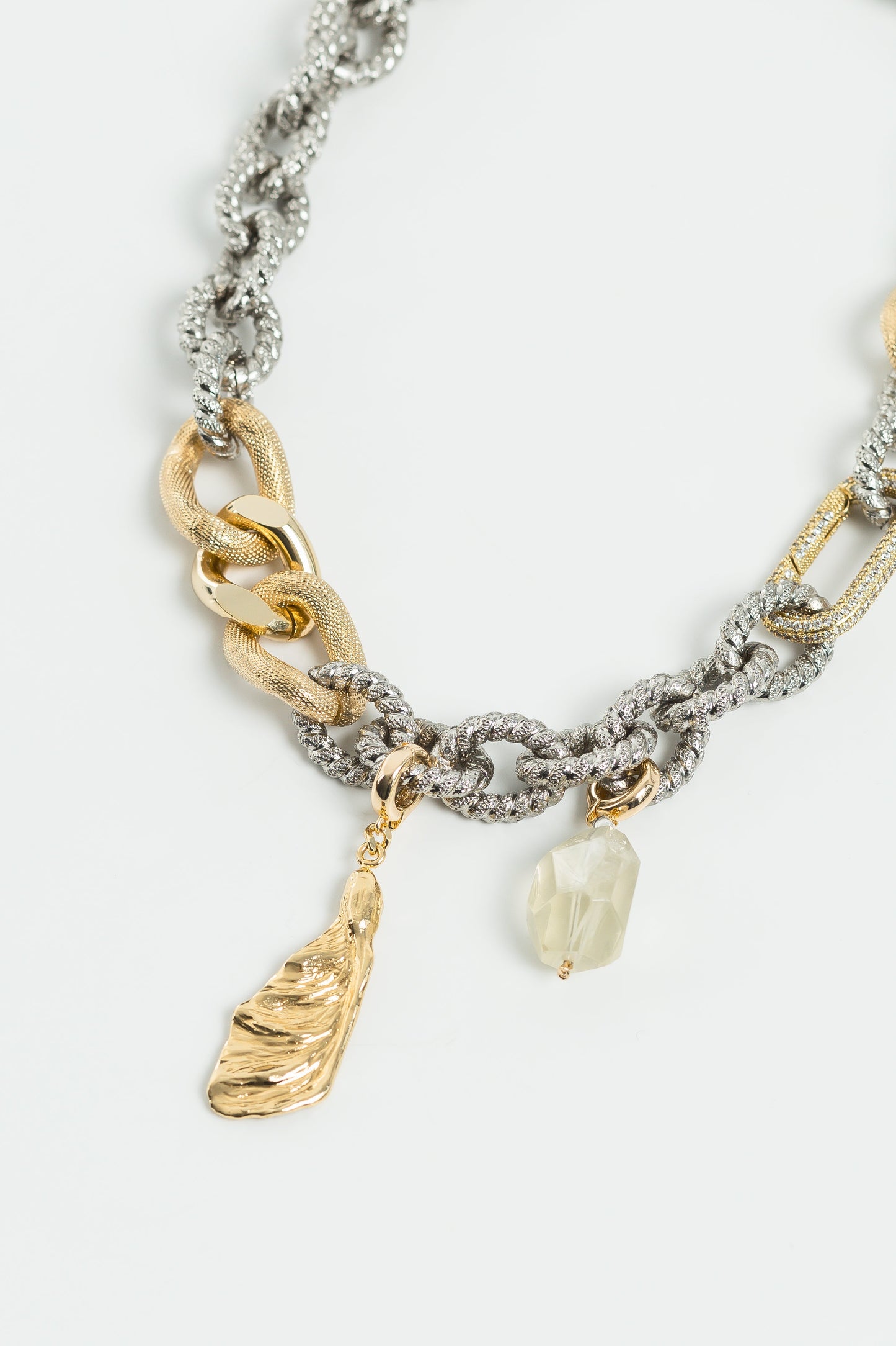 SAMANTHA GOLD necklace with quartz and pendantSAMOKISH