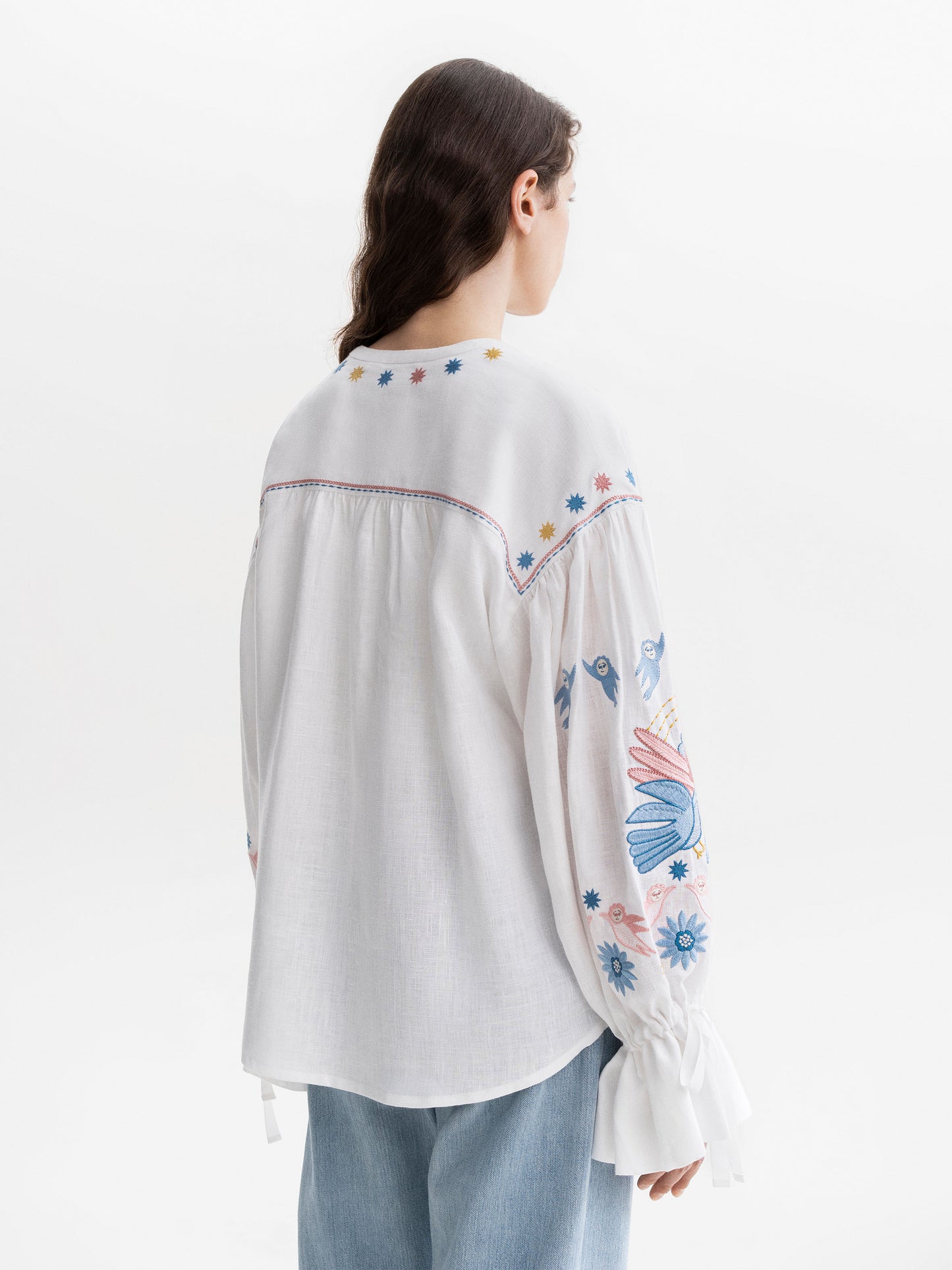 White embroidered shirt with abundant embroidery Naive ETNODIM