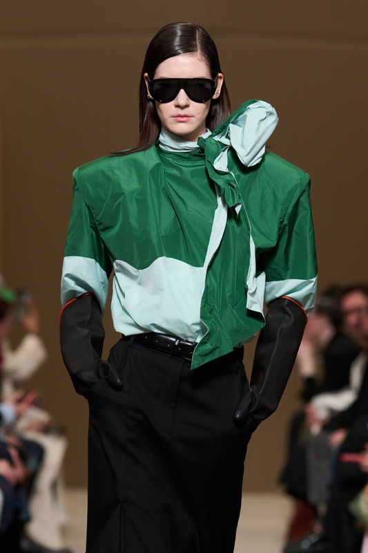 TOP #14 — Blouse with Voluminous Shoulders GUDU
