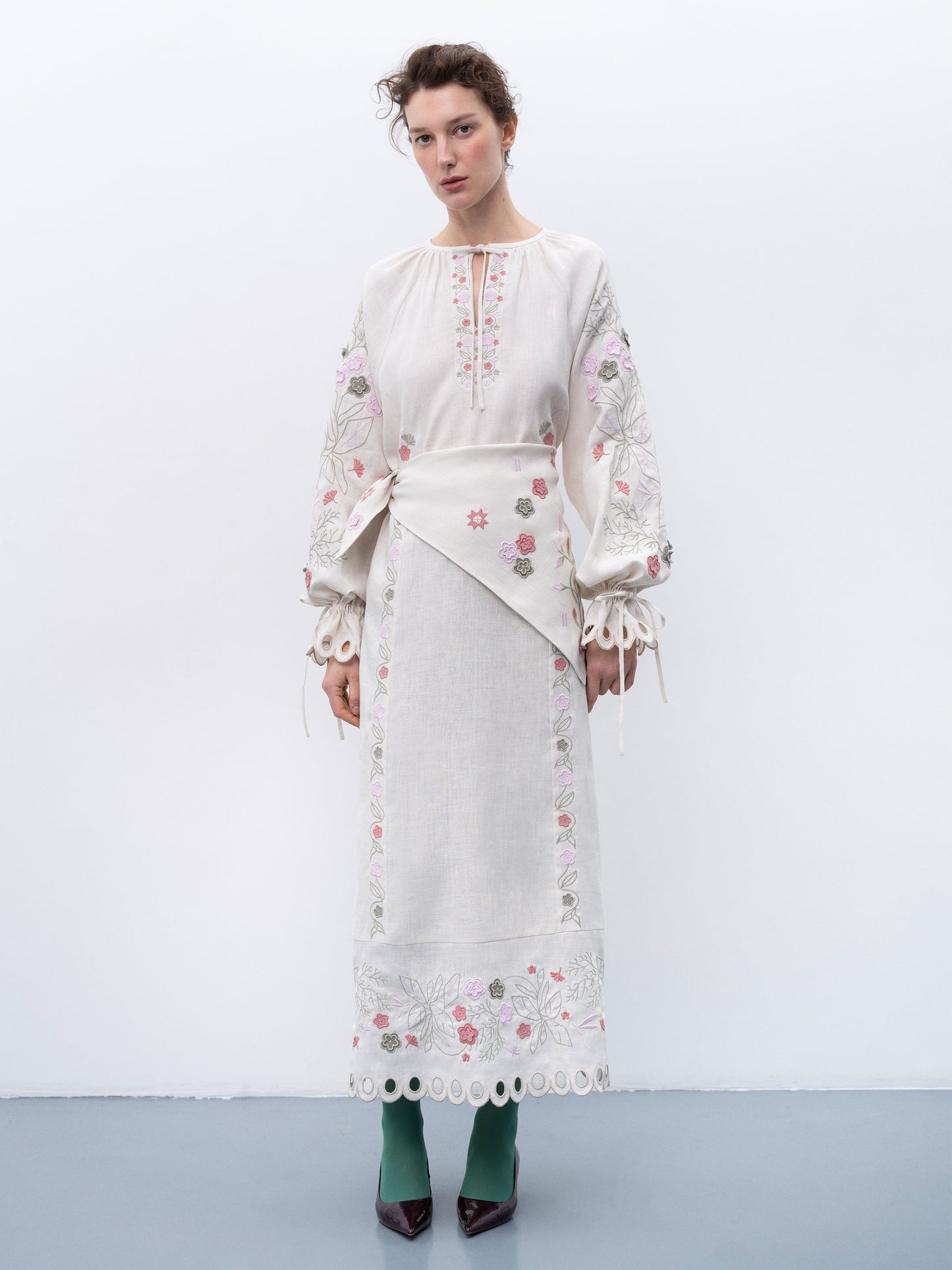 Embroidered linen shawl with floral ornaments Rozmay ETNODIM