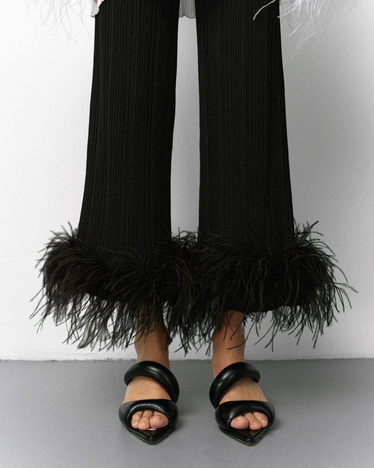 LIGHTWEIGHT VISCOSE TROUSERS WITH FEATHER T.MOSCA