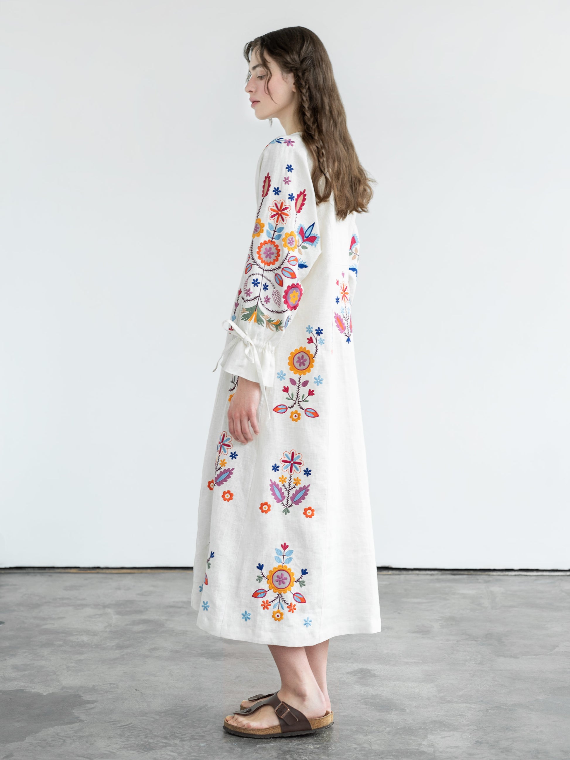 White linen dress with floral embroidery Sobachko ETNODIM – Angel for Fashion