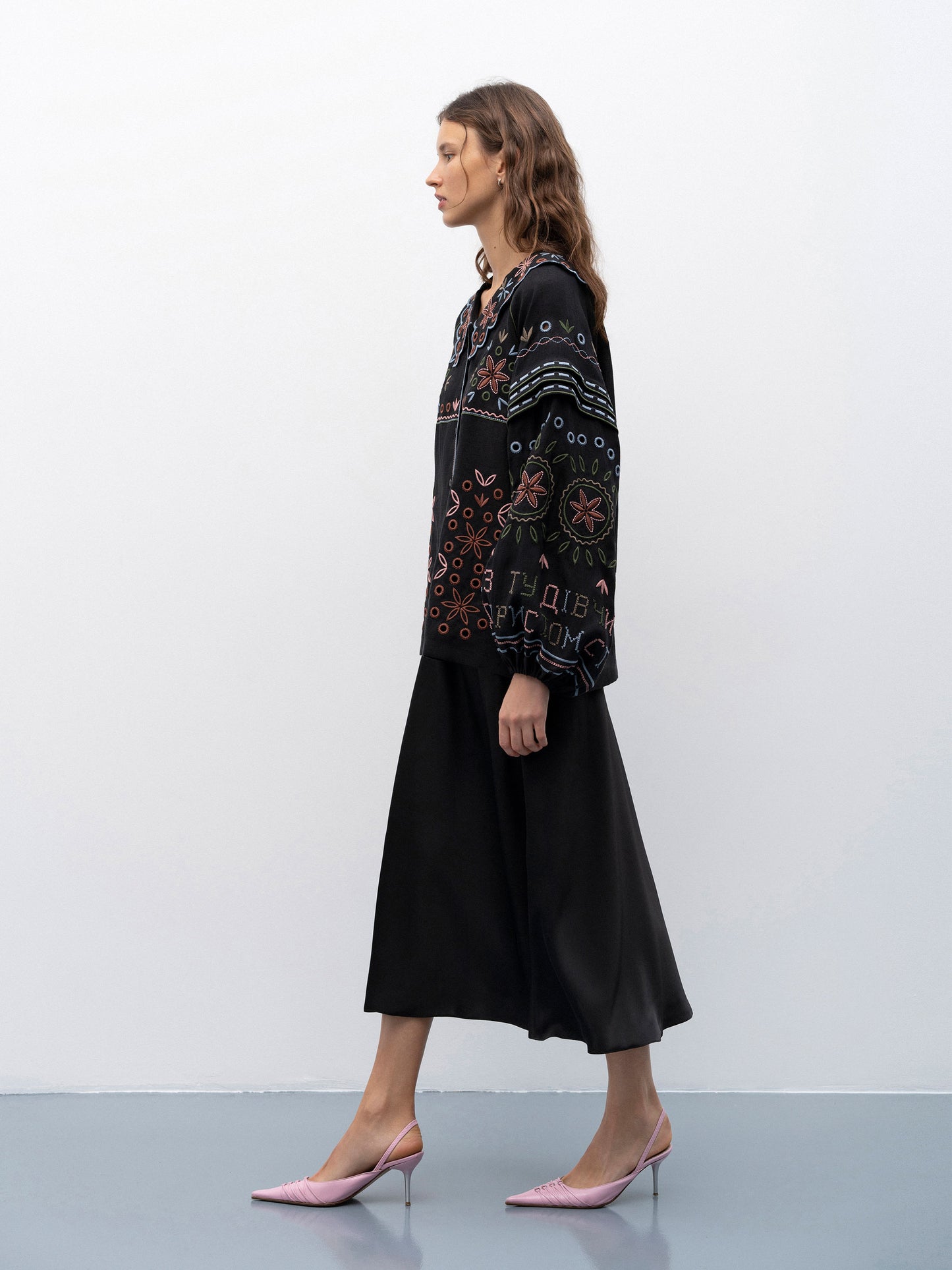 Embroidered jacket made of black linen with a collar Bandura Temna ETNODIM