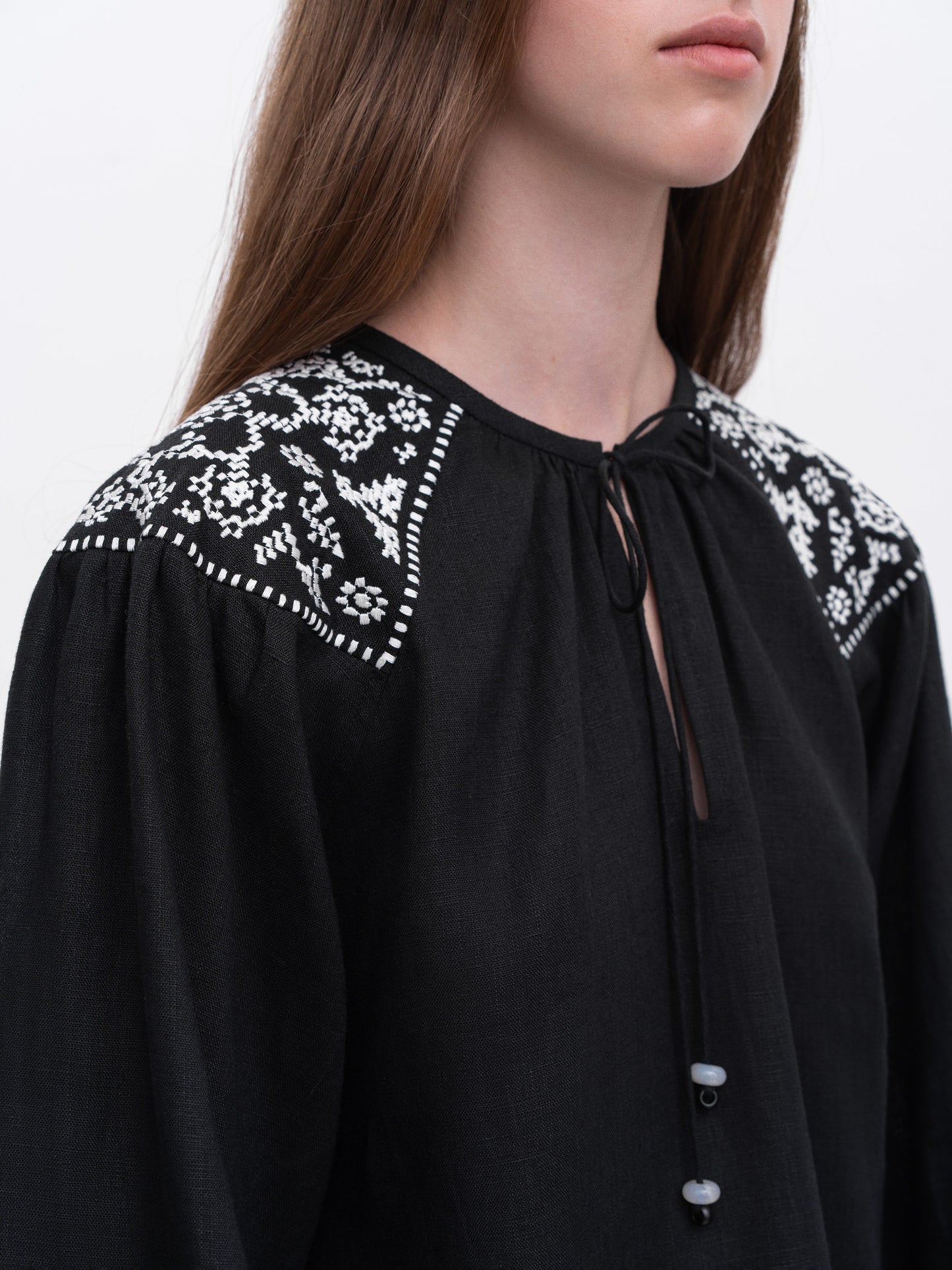 Embroidered shirt Izola black ETNODIM
