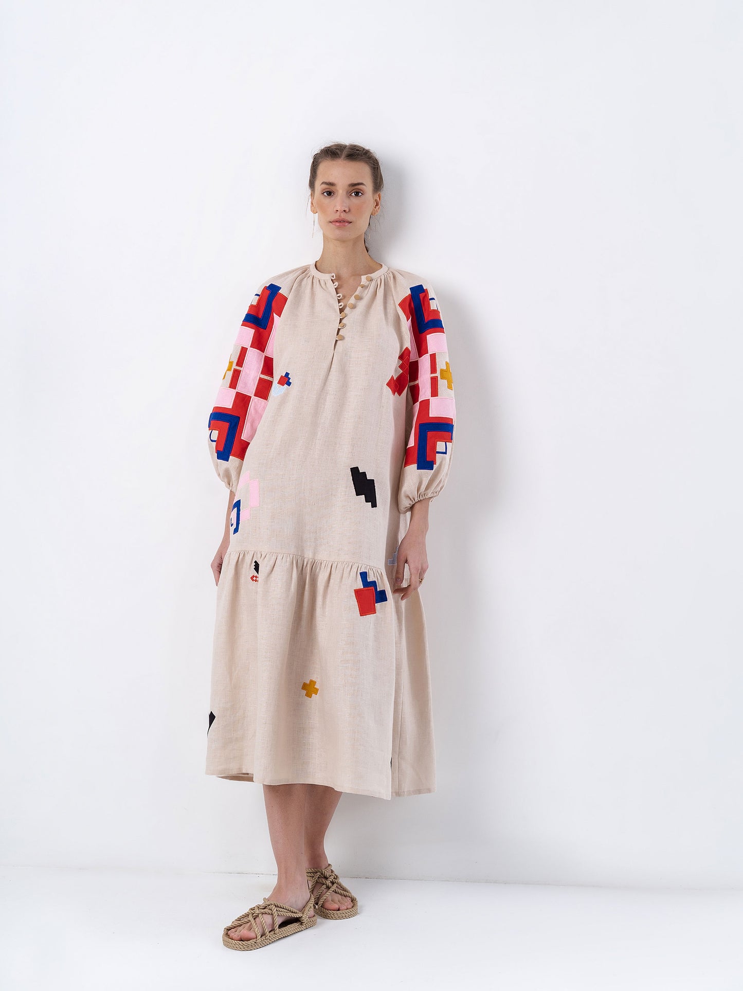 Light linen dress with applique Eva ETNODIM