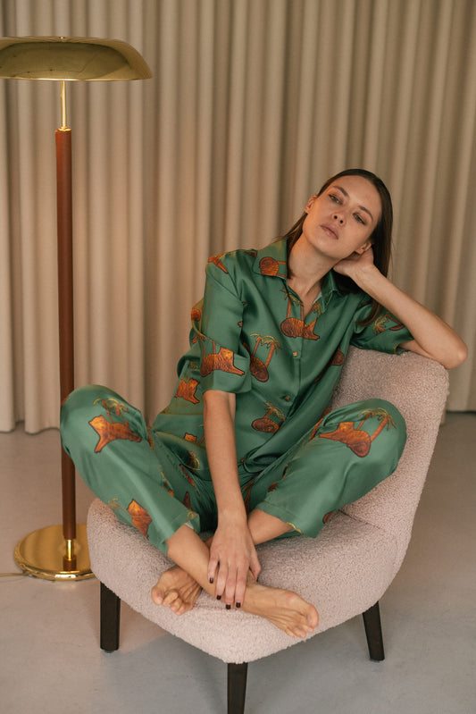 Silk suit The tiger in emerald color with pants OLIZ