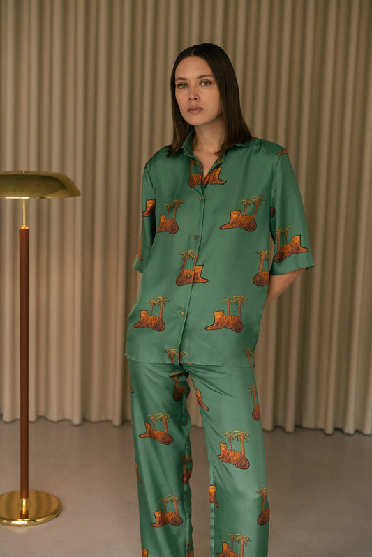Silk suit The tiger in emerald color with pants OLIZ